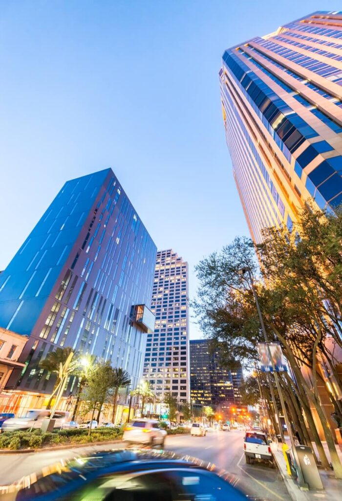 930-poydras outdoor New Orleans Luxury apartment rental