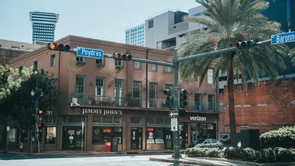 Luxury apartment 900-Poydras-building