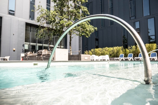 Rooftop-Saltwater-Pool-Poydras-Street-Apartments-for-lease-New Orleans Luxury apartment rental