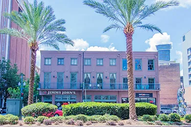 900 poydras new orleans downtown luxury apartment building