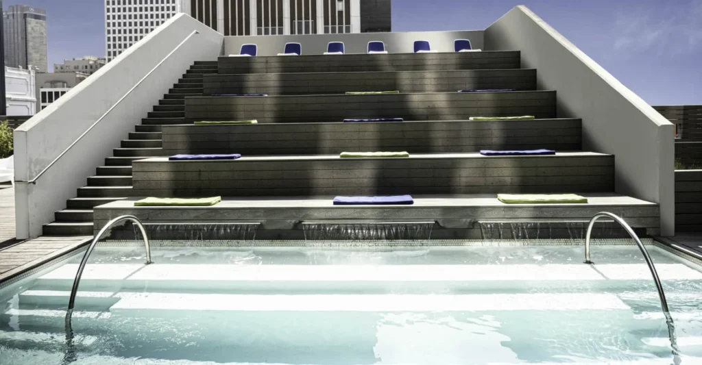 930 poydras new orleans luxury apartment rental roof top pool